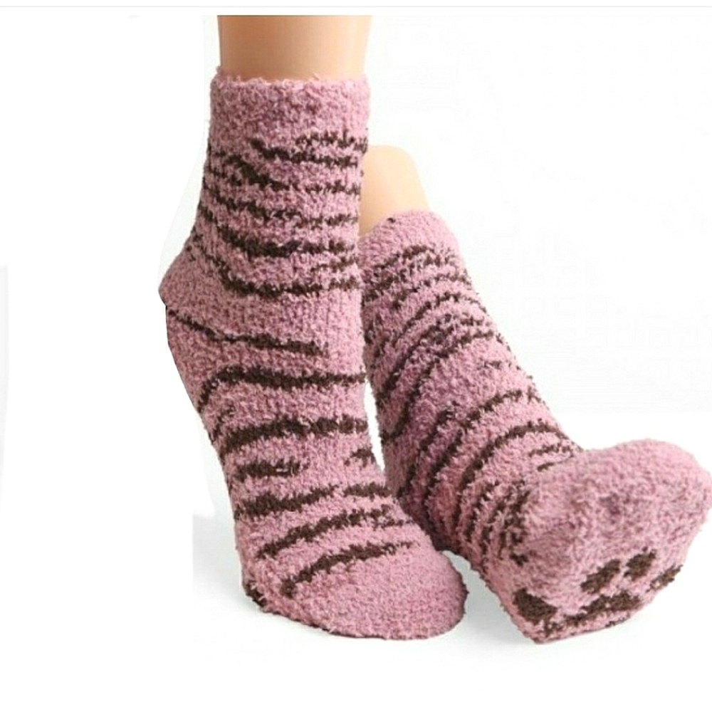Comfy Luxe Fuzzy knit zebra print socks, NWT
